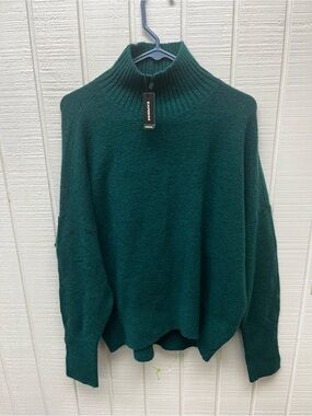 Express NWT Women’s Medium Turtleneck Sweater Green Knit Soft Casual NEW w/Tags